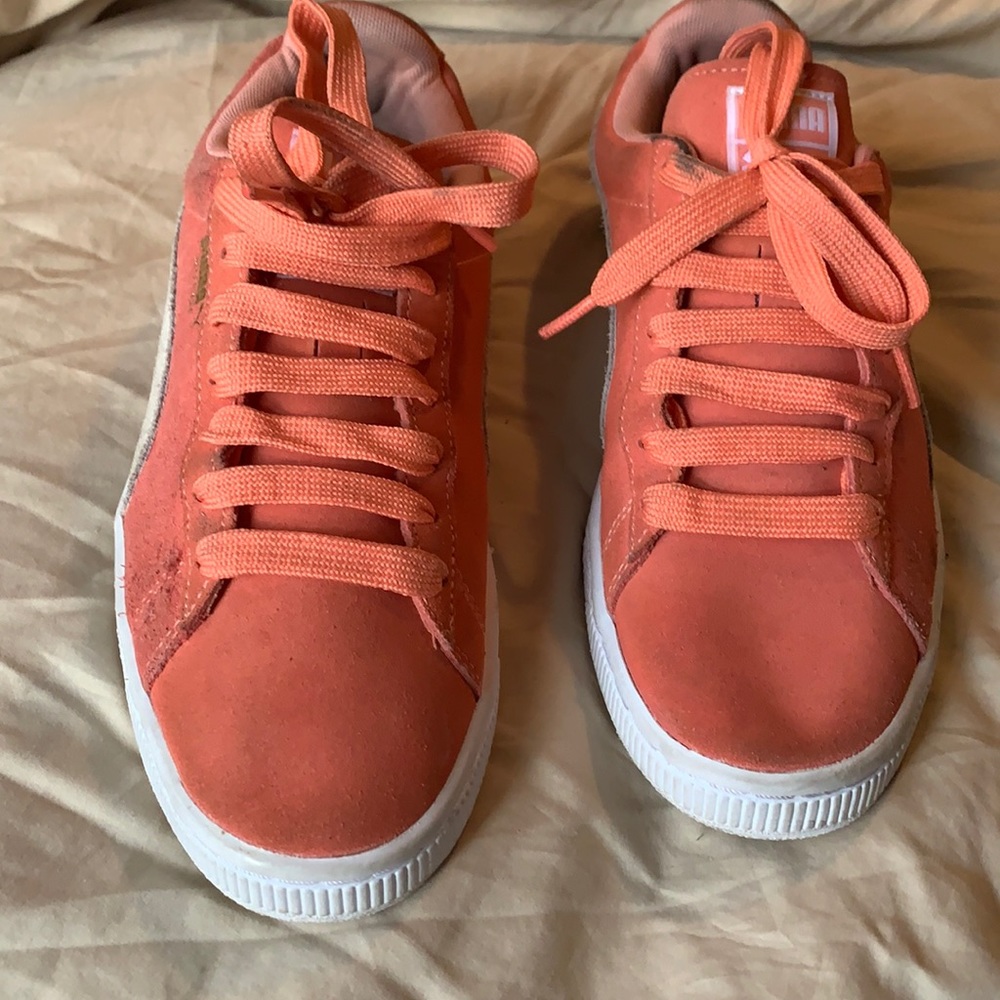 Peach Pumas